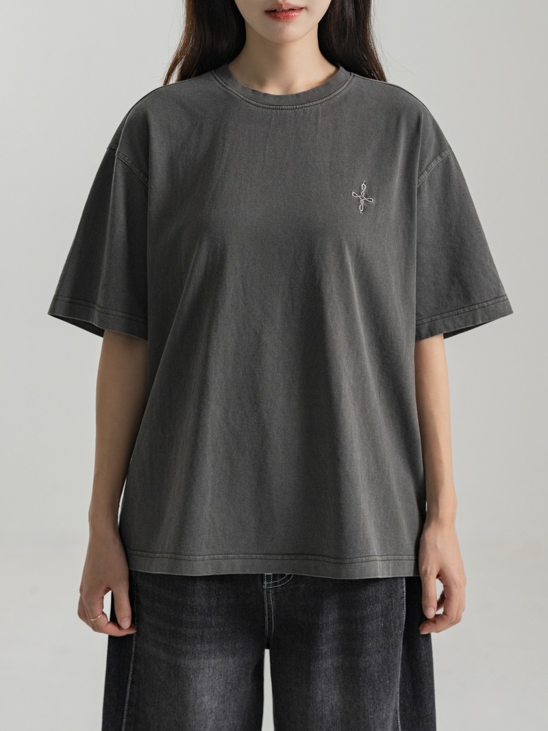 HEAVYWEIGHT TEE in FADED GRAPHITE, first production run — Worn · female torso (studio, September 2026)